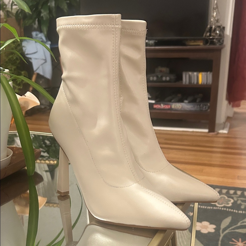 NIB Billini Chic Cream Heeled Boots